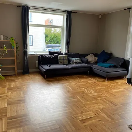 Central, Spacious And Characterful *